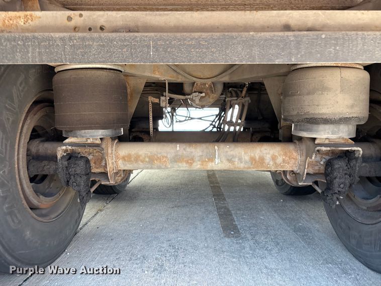 image for item EM0618 2006 Utility VS2DX dry van trailer