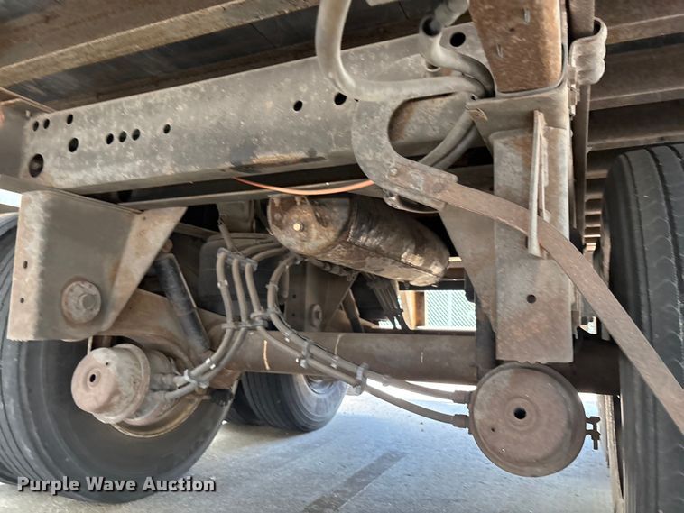 image for item EM0618 2006 Utility VS2DX dry van trailer