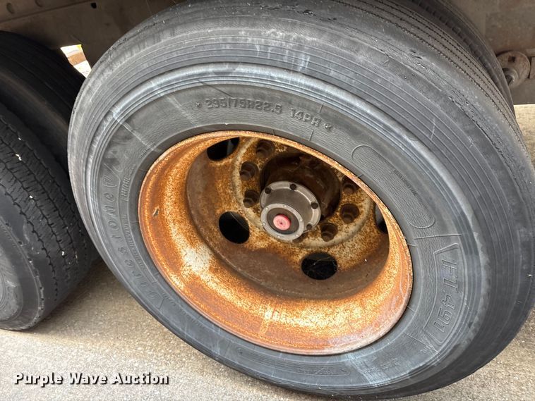 image for item EM0618 2006 Utility VS2DX dry van trailer