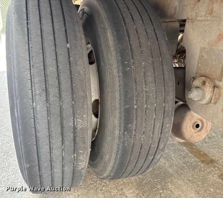 image for item EM0618 2006 Utility VS2DX dry van trailer