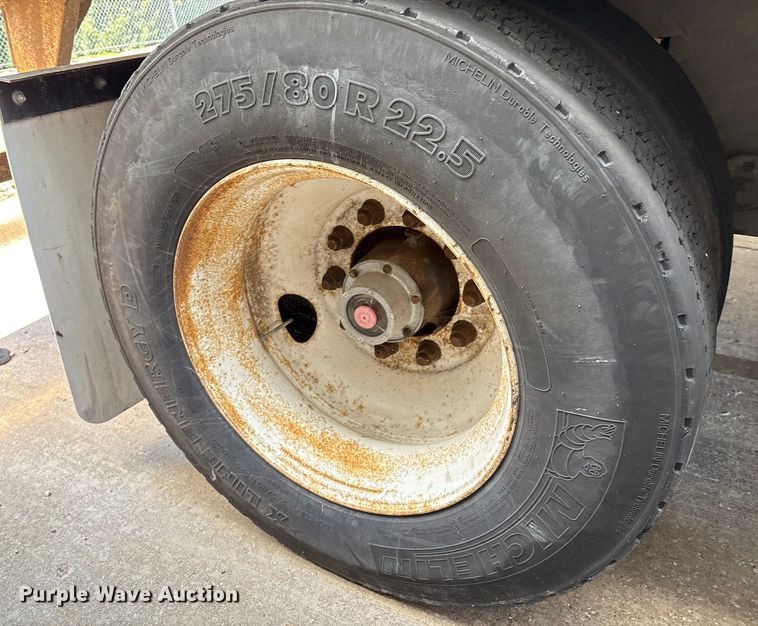 image for item EM0618 2006 Utility VS2DX dry van trailer