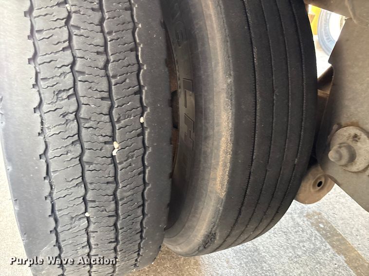 image for item EM0618 2006 Utility VS2DX dry van trailer