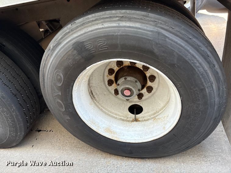 image for item EM0618 2006 Utility VS2DX dry van trailer