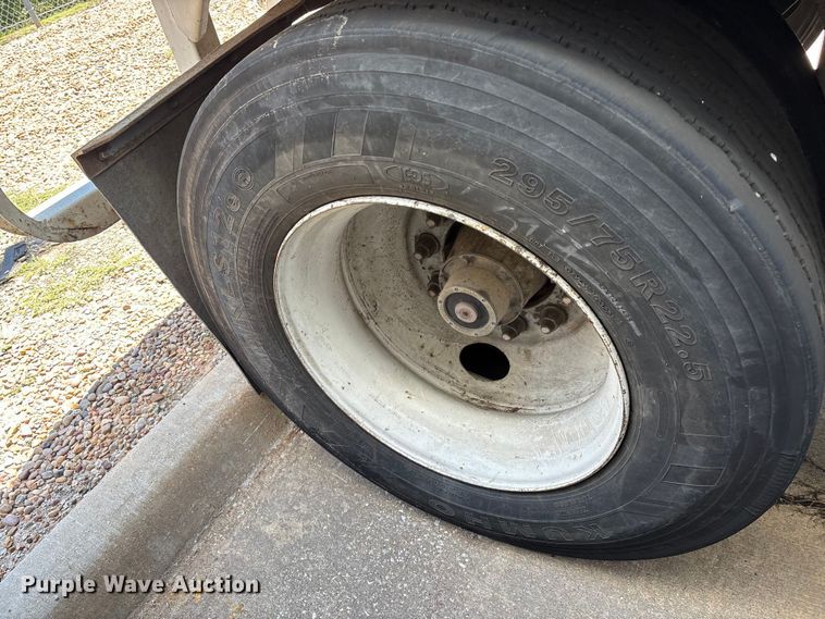 image for item EM0621 2006 Lufkin TFV-CL-110 dry van trailer