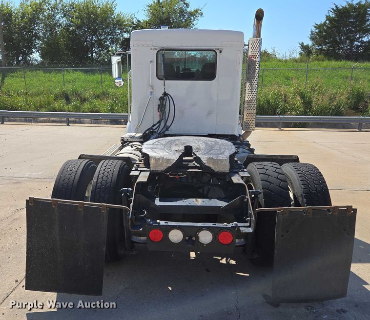 image for item EM0637 2015 Kenworth T370 semi truck