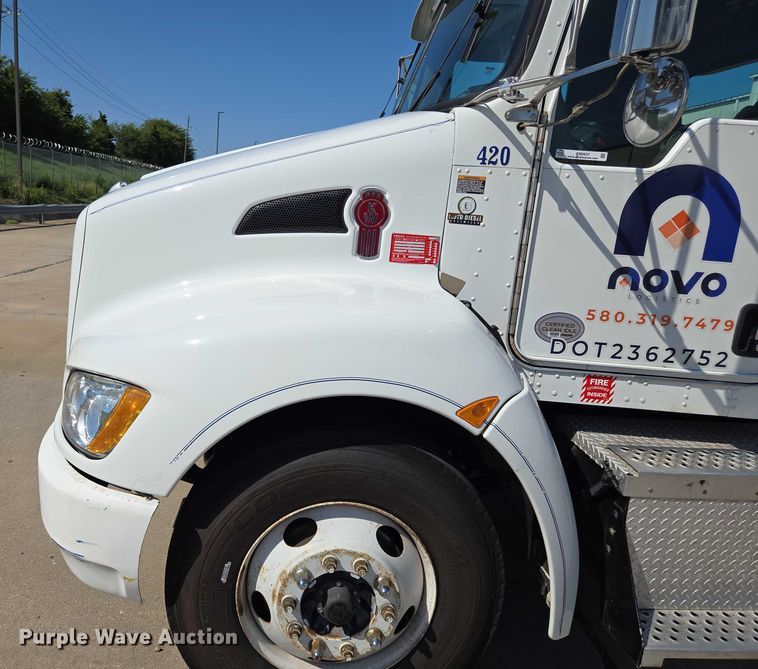 image for item EM0637 2015 Kenworth T370 semi truck