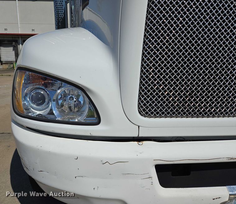 image for item EM0637 2015 Kenworth T370 semi truck