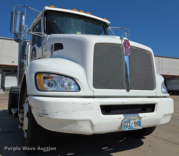 image for item EM0637 2015 Kenworth T370 semi truck