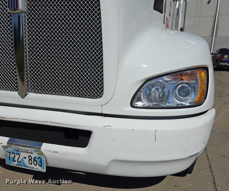 image for item EM0637 2015 Kenworth T370 semi truck