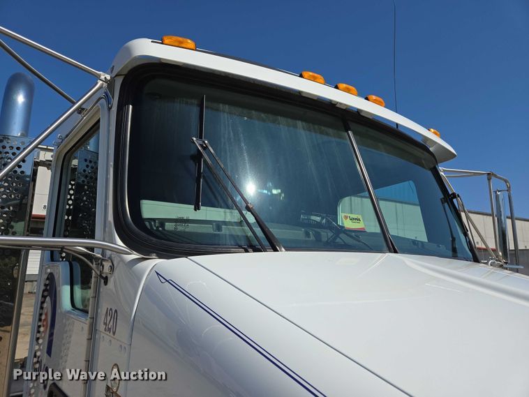 image for item EM0637 2015 Kenworth T370 semi truck