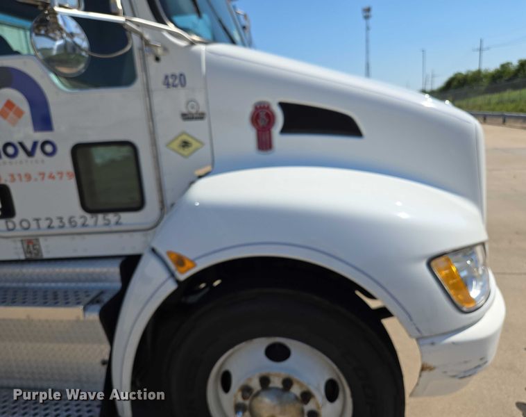 image for item EM0637 2015 Kenworth T370 semi truck