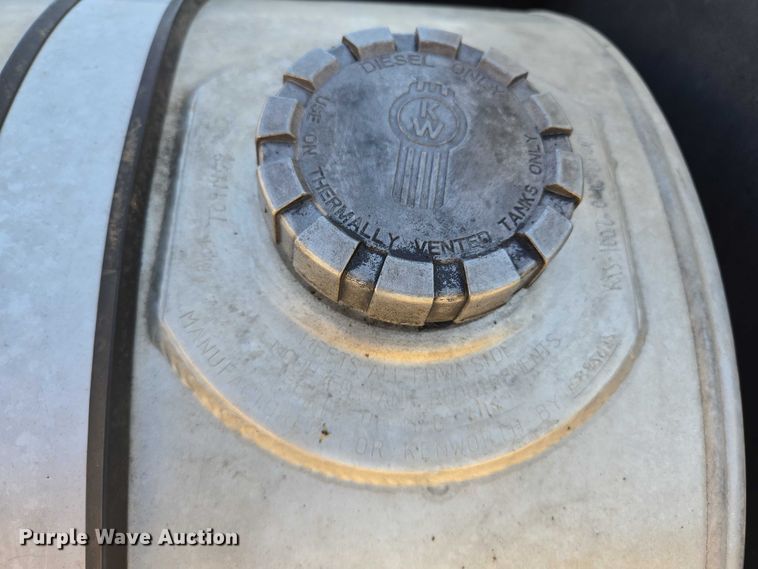 image for item EM0637 2015 Kenworth T370 semi truck