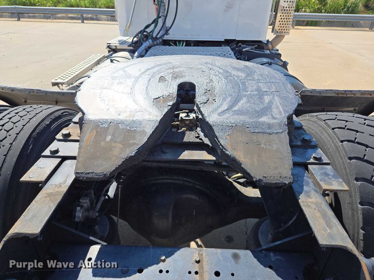 image for item EM0637 2015 Kenworth T370 semi truck