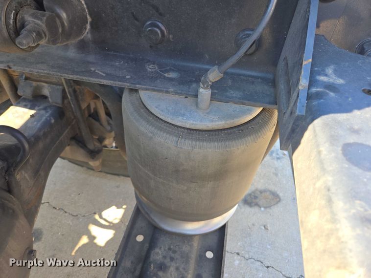 image for item EM0637 2015 Kenworth T370 semi truck