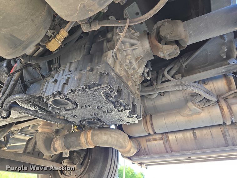 image for item EM0637 2015 Kenworth T370 semi truck