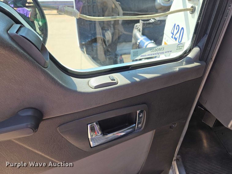 image for item EM0637 2015 Kenworth T370 semi truck