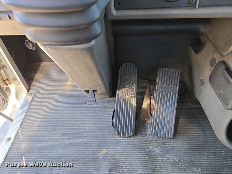 image for item EM0637 2015 Kenworth T370 semi truck