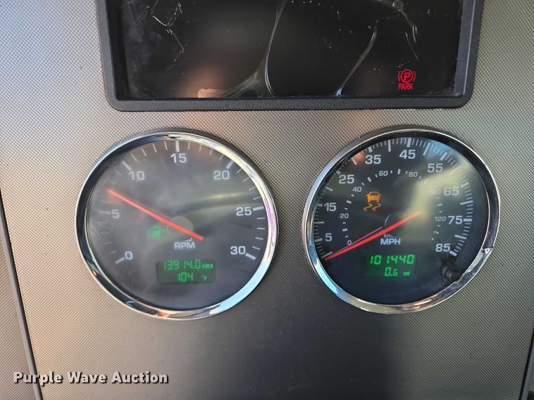 image for item EM0637 2015 Kenworth T370 semi truck