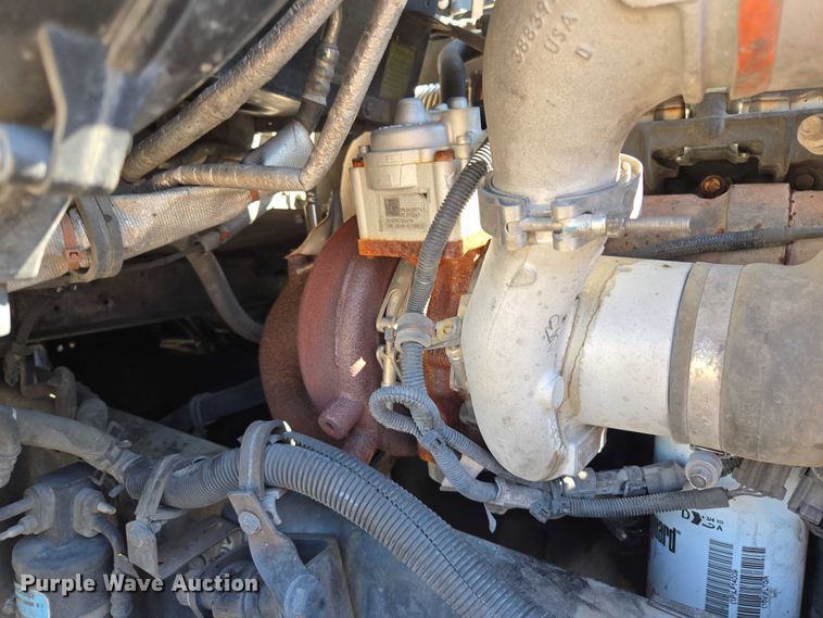 image for item EM0637 2015 Kenworth T370 semi truck