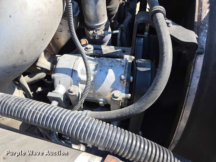 image for item EM0637 2015 Kenworth T370 semi truck