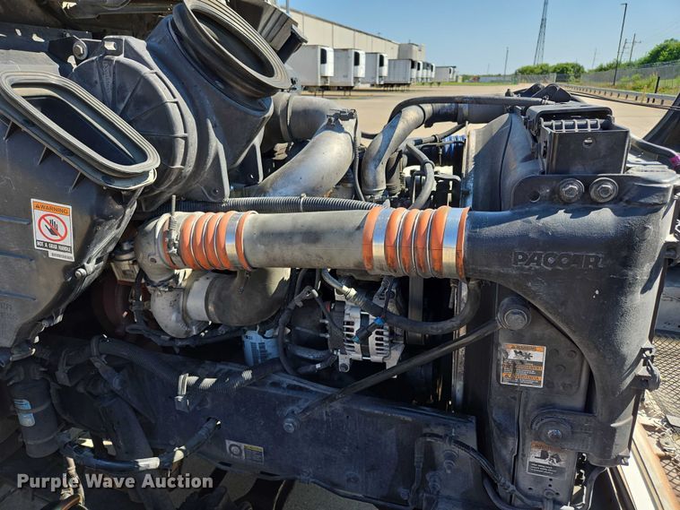 image for item EM0637 2015 Kenworth T370 semi truck