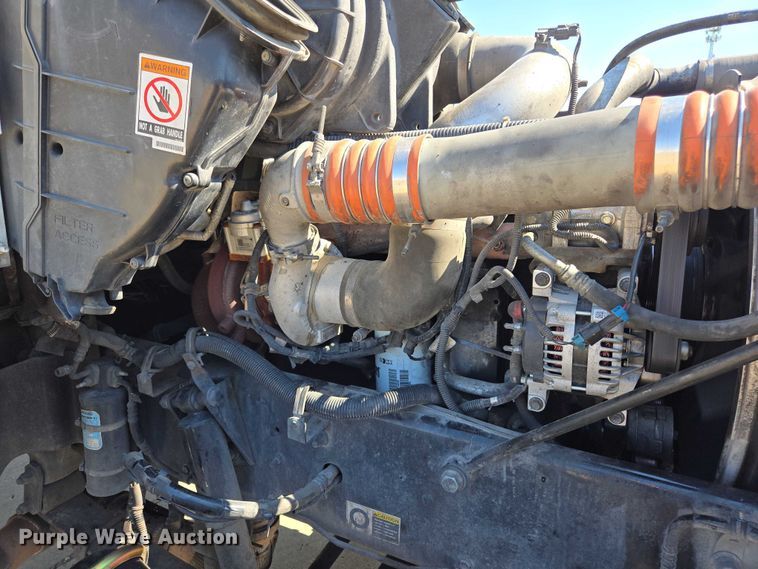 image for item EM0637 2015 Kenworth T370 semi truck