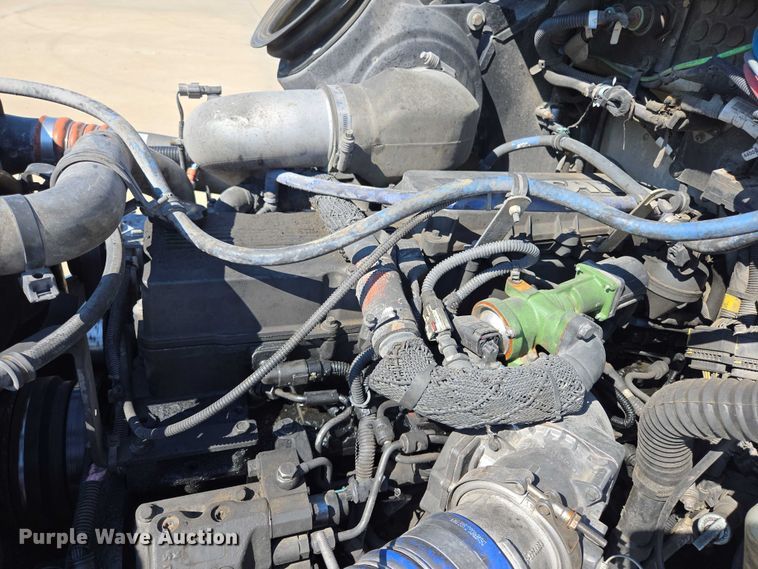 image for item EM0637 2015 Kenworth T370 semi truck