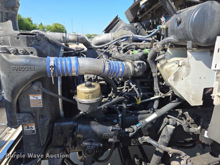 image for item EM0637 2015 Kenworth T370 semi truck