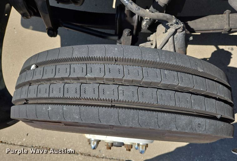 image for item EM0637 2015 Kenworth T370 semi truck