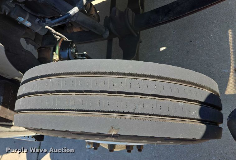 image for item EM0637 2015 Kenworth T370 semi truck