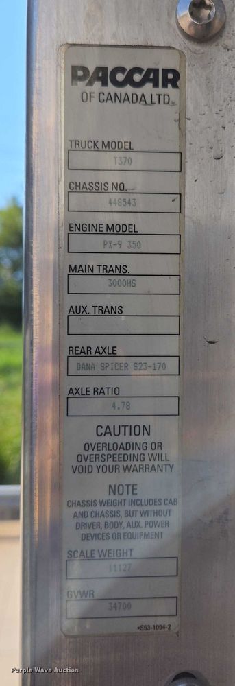 image for item EM0637 2015 Kenworth T370 semi truck