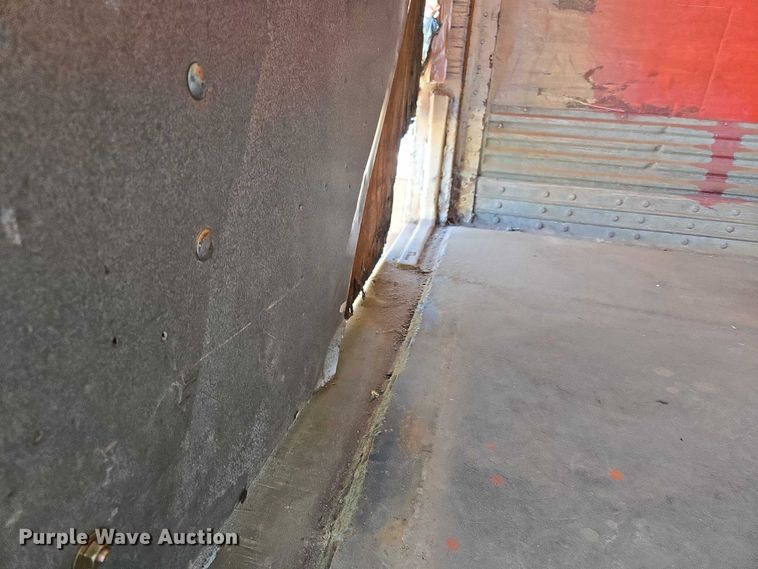 image for item EM0643 1999 Wabash dry van trailer