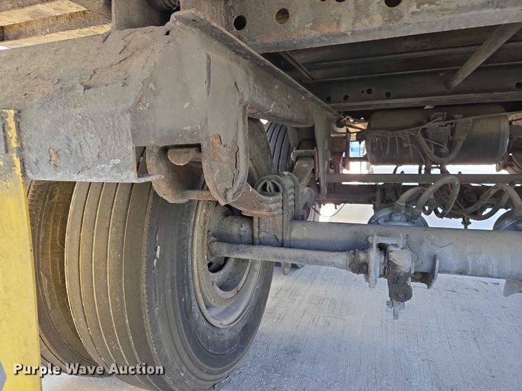 image for item EM0643 1999 Wabash dry van trailer