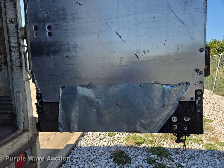 image for item EM0643 1999 Wabash dry van trailer