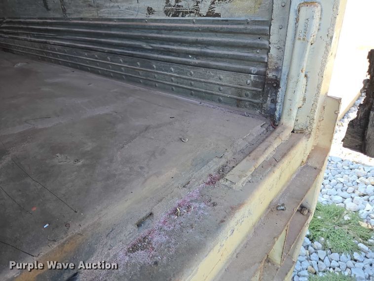 image for item EM0643 1999 Wabash dry van trailer