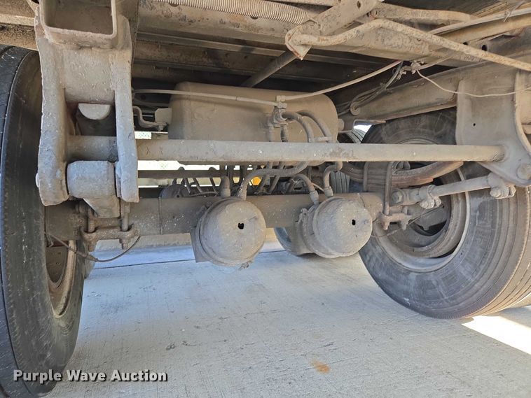 image for item EM0643 1999 Wabash dry van trailer