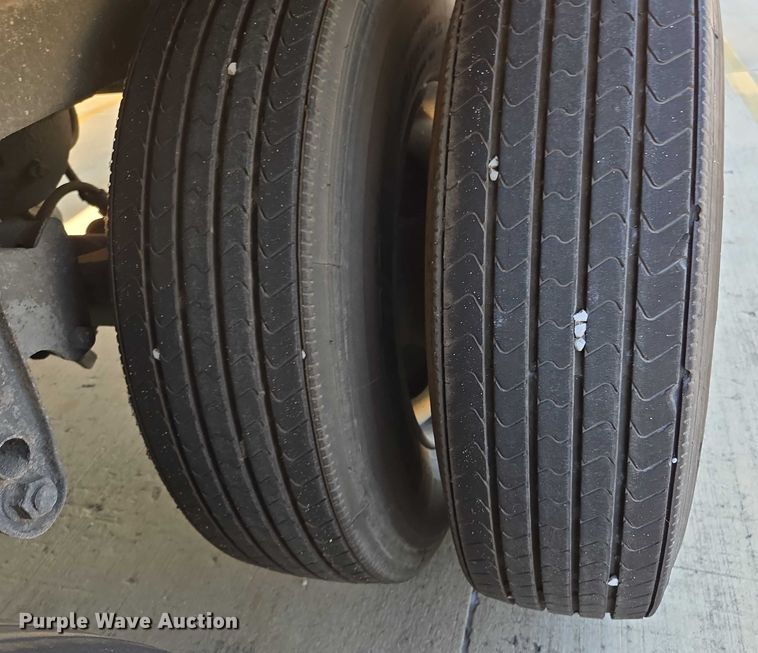 image for item EM0643 1999 Wabash dry van trailer