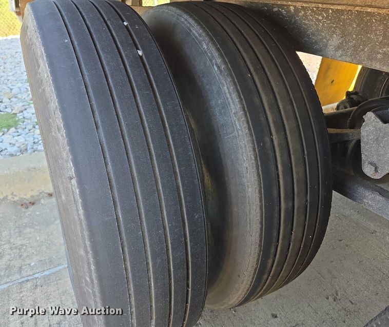 image for item EM0643 1999 Wabash dry van trailer