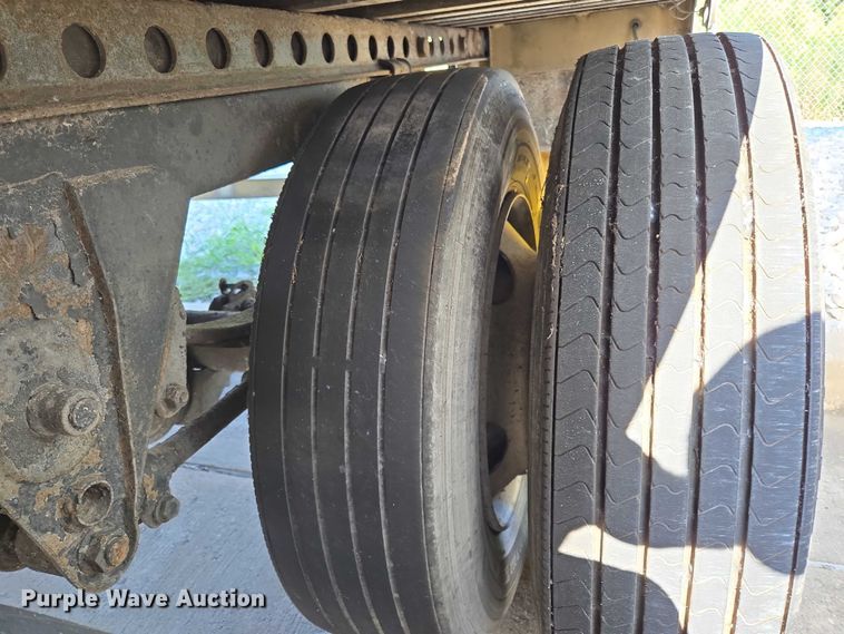 image for item EM0643 1999 Wabash dry van trailer