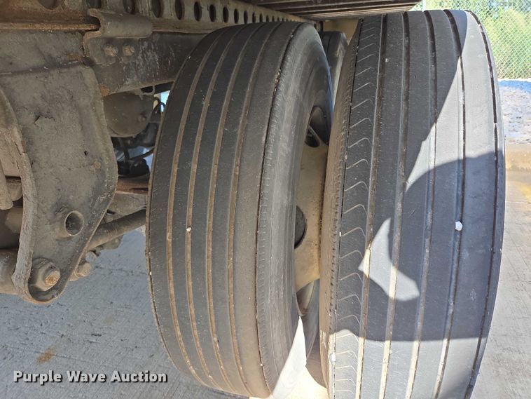 image for item EM0643 1999 Wabash dry van trailer