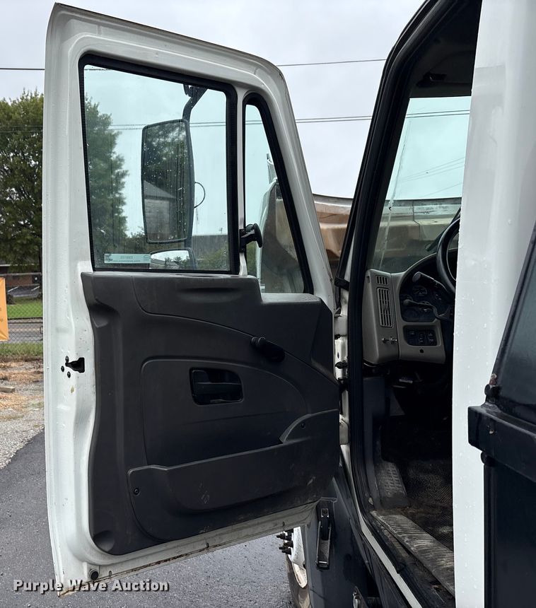 image for item EM6105 2012 International Terrastar flatbed truck