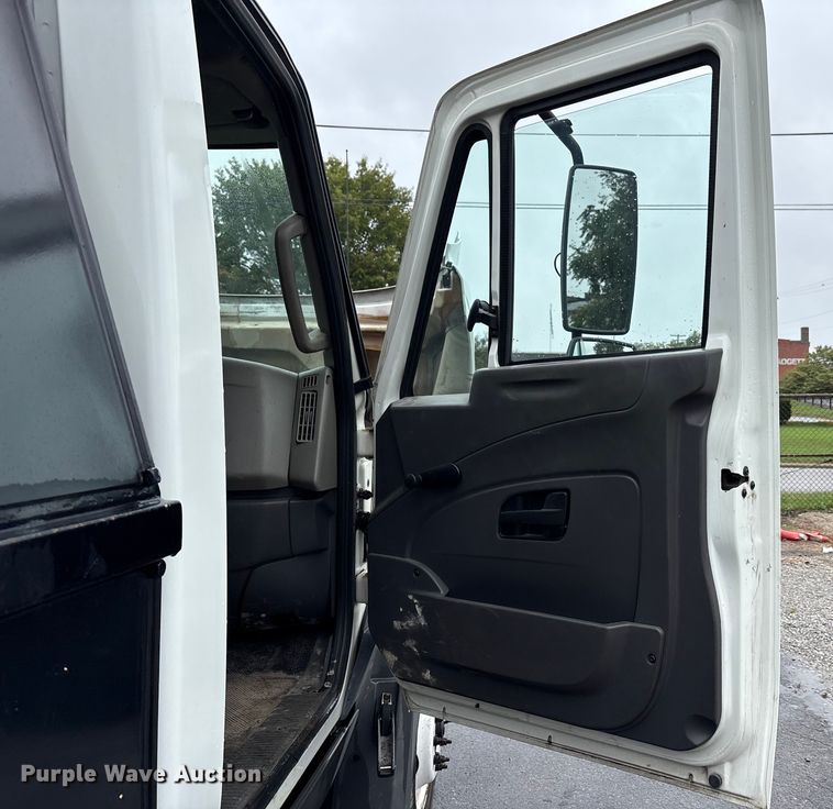 image for item EM6105 2012 International Terrastar flatbed truck