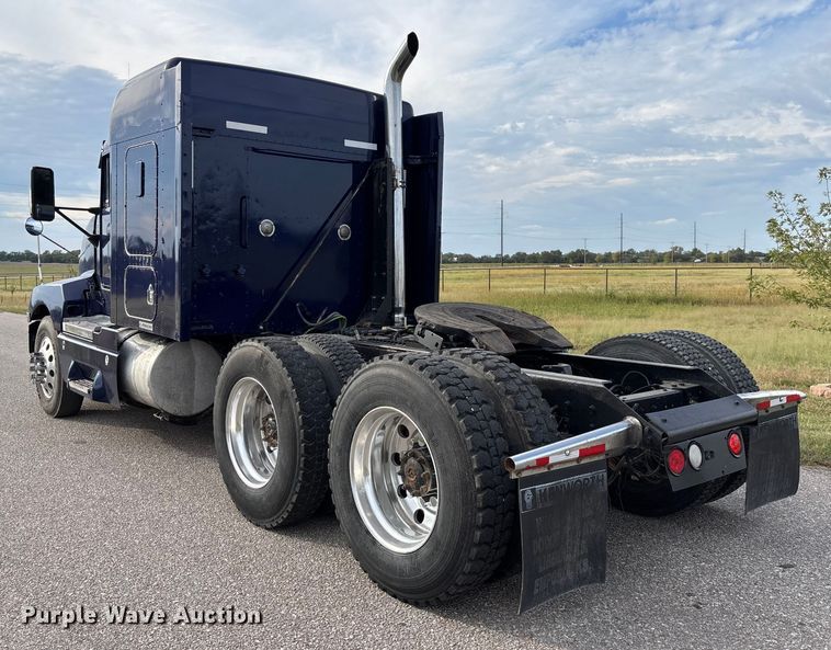 image for item EM8197 2003 Kenworth T600 semi truck