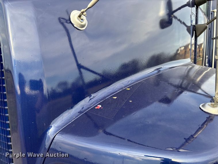 image for item EM8197 2003 Kenworth T600 semi truck