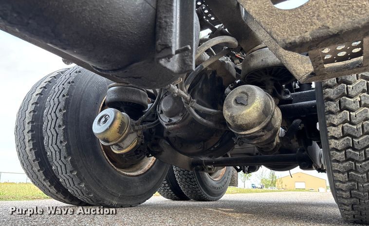 image for item EM8197 2003 Kenworth T600 semi truck