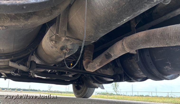 image for item EM8197 2003 Kenworth T600 semi truck