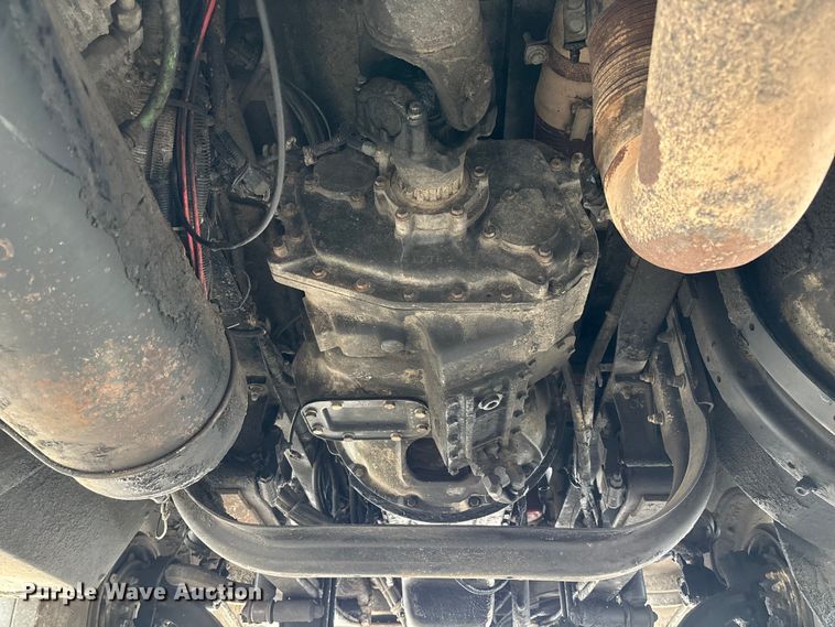 image for item EM8197 2003 Kenworth T600 semi truck