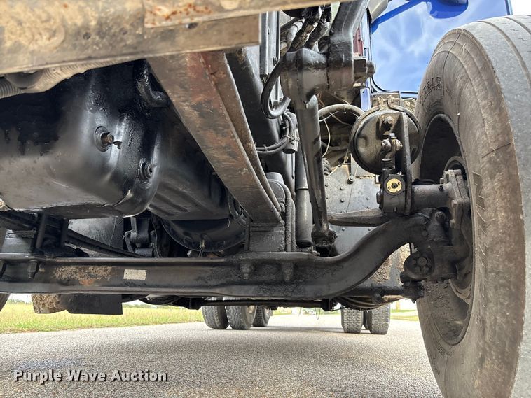 image for item EM8197 2003 Kenworth T600 semi truck