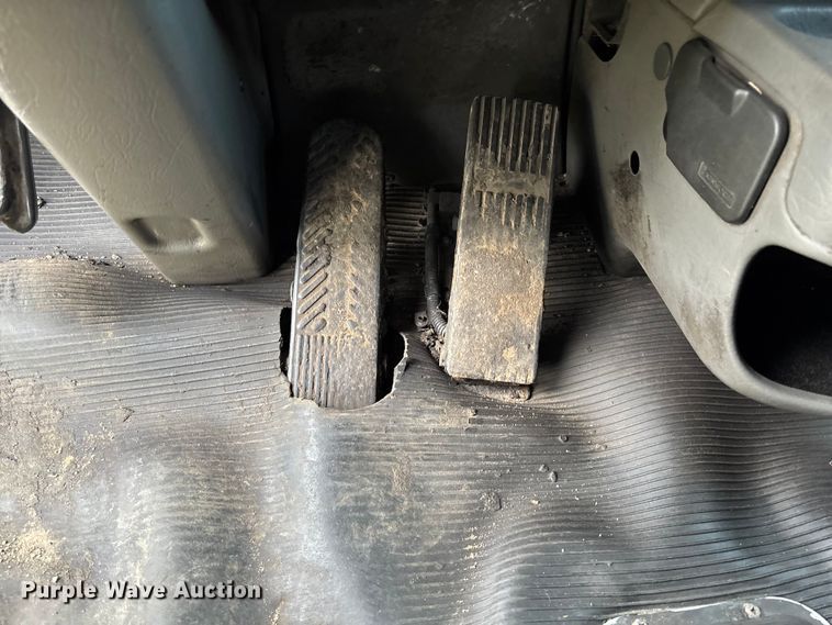 image for item EM8197 2003 Kenworth T600 semi truck