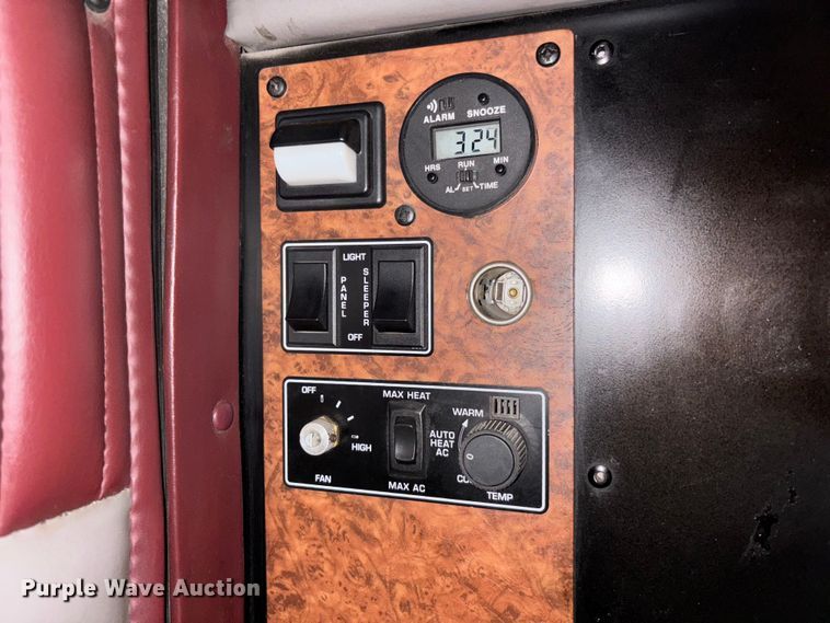 image for item EM8197 2003 Kenworth T600 semi truck